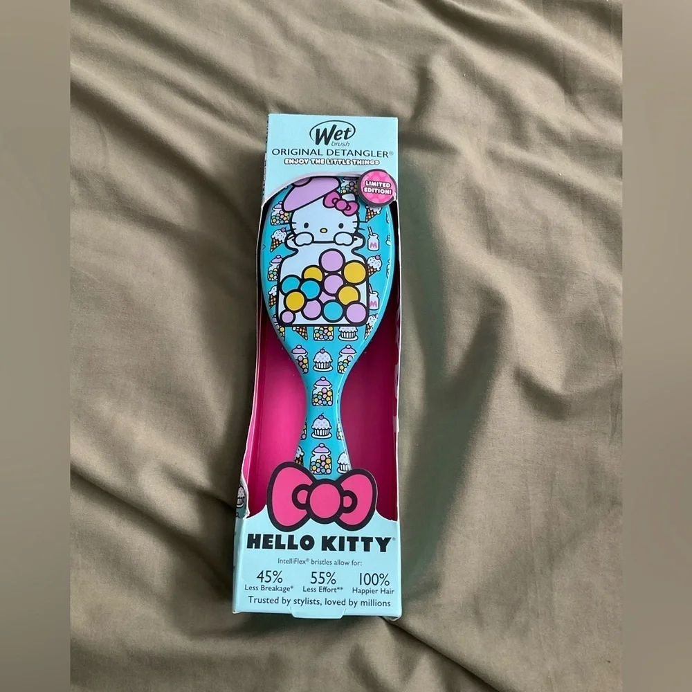 Hello Kitty Wet Brush‎ Detangler and Dermaplane & Scupt Razors